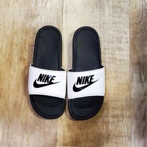 Nike Benassi Slides